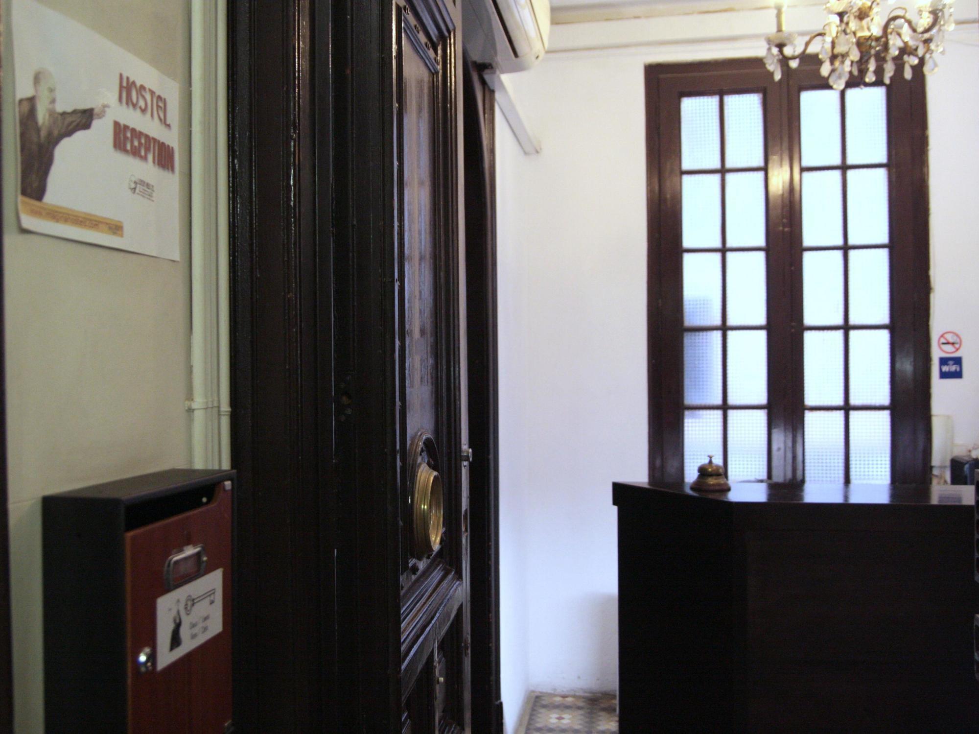 Lenin Hostel Barcelona Eksteriør bilde
