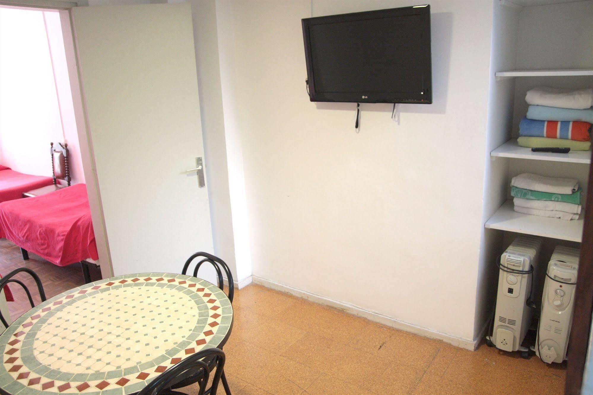 Lenin Hostel Barcelona Eksteriør bilde