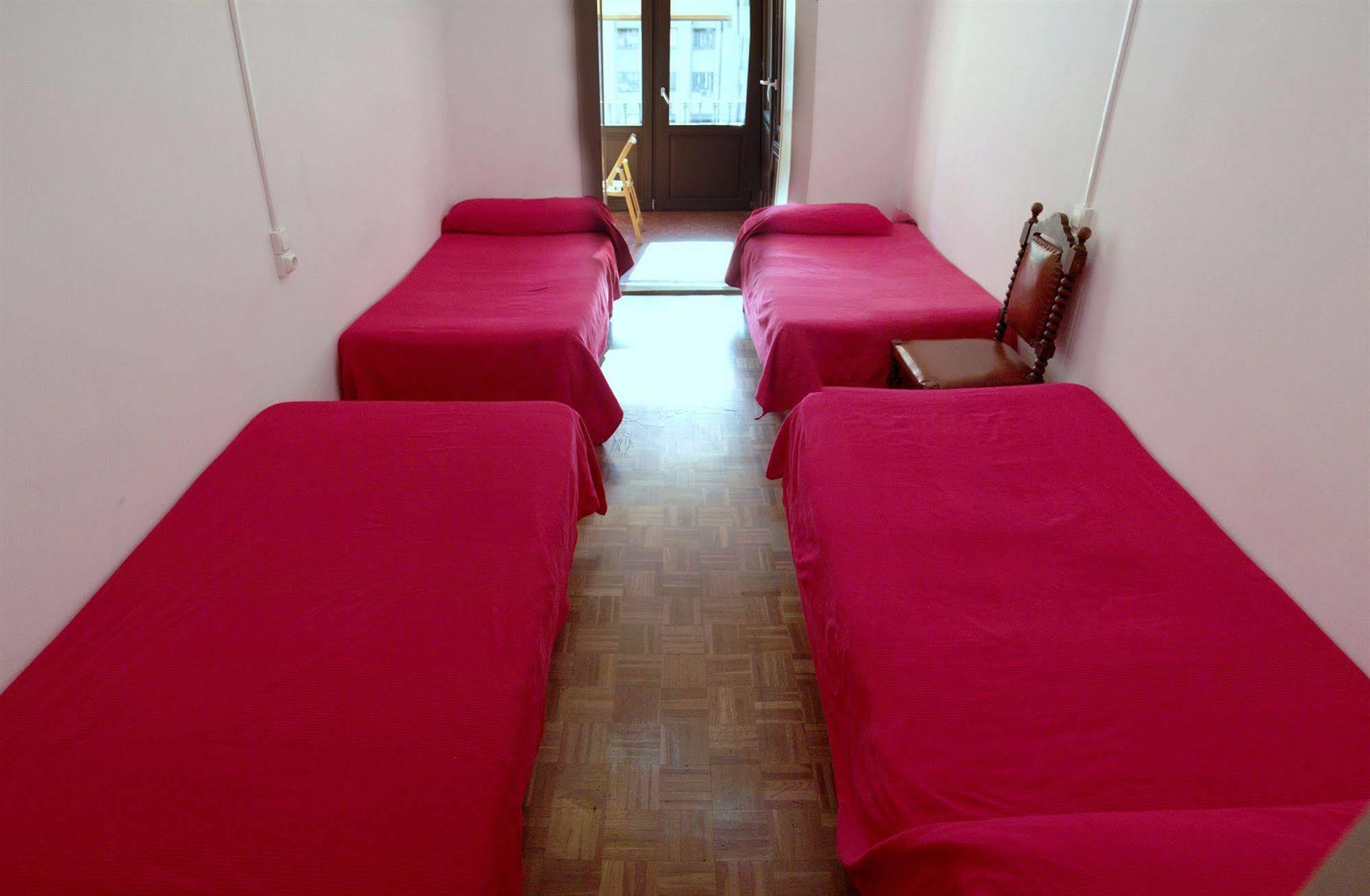 Lenin Hostel Barcelona Eksteriør bilde
