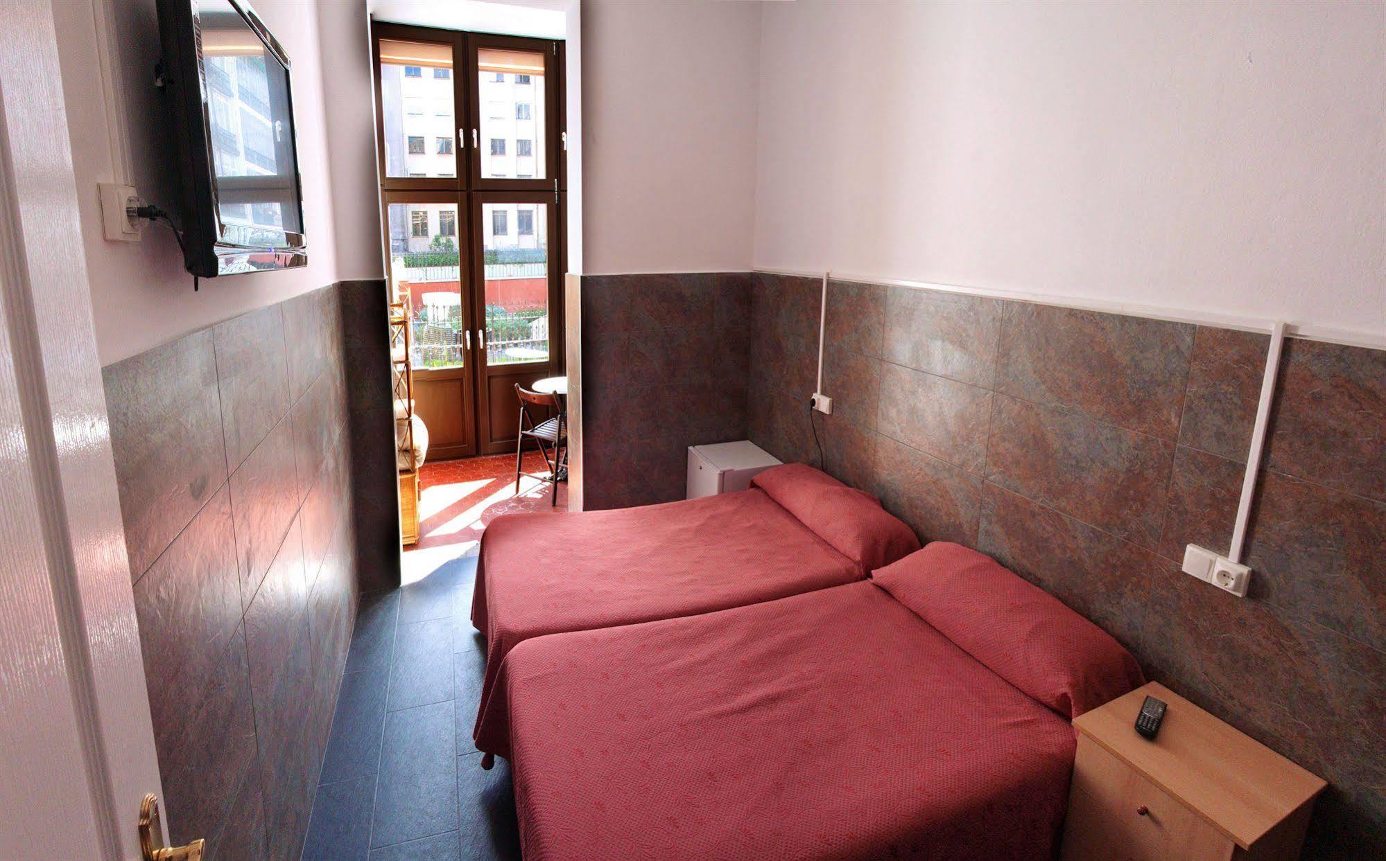 Lenin Hostel Barcelona Eksteriør bilde