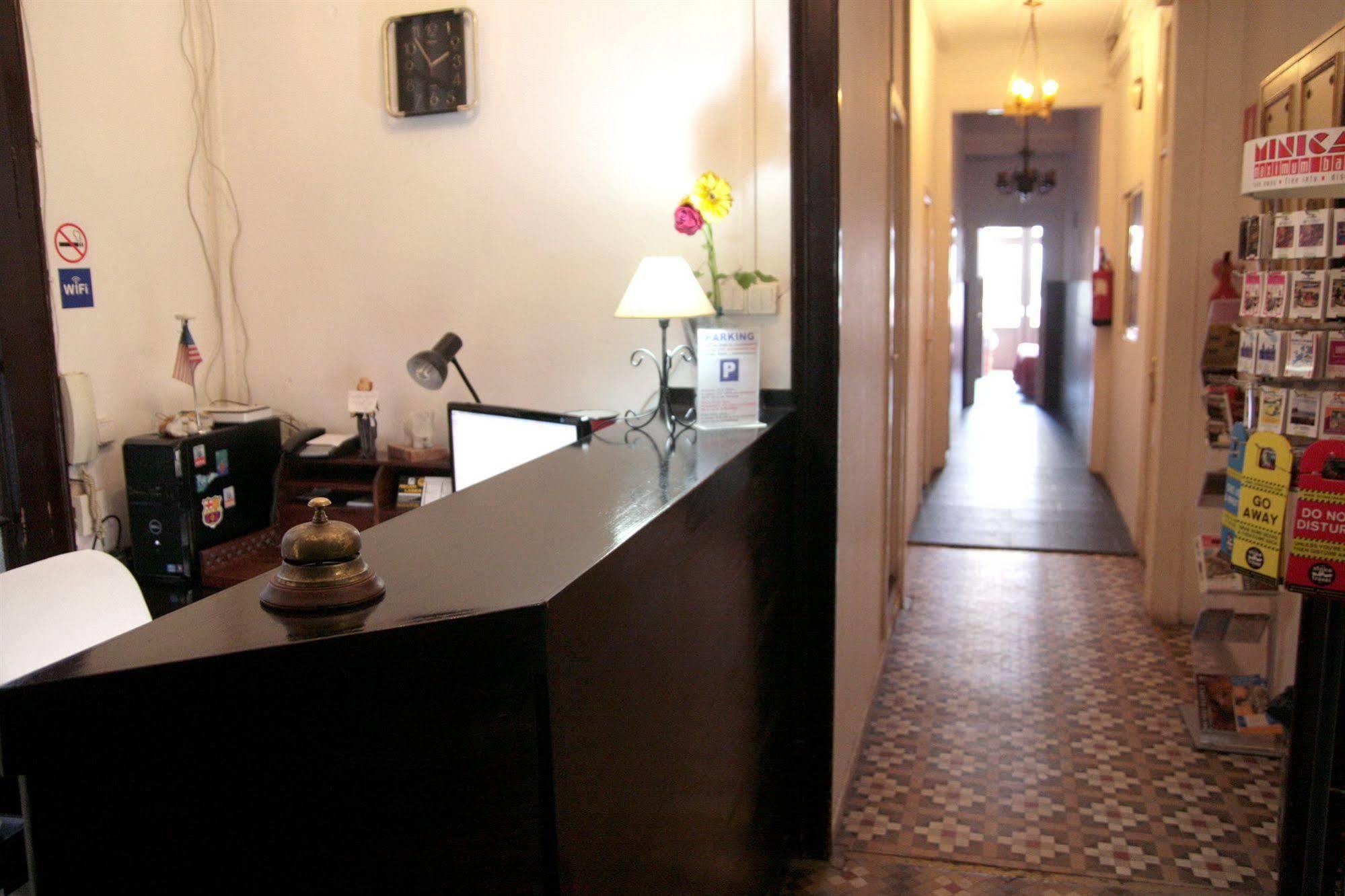 Lenin Hostel Barcelona Eksteriør bilde