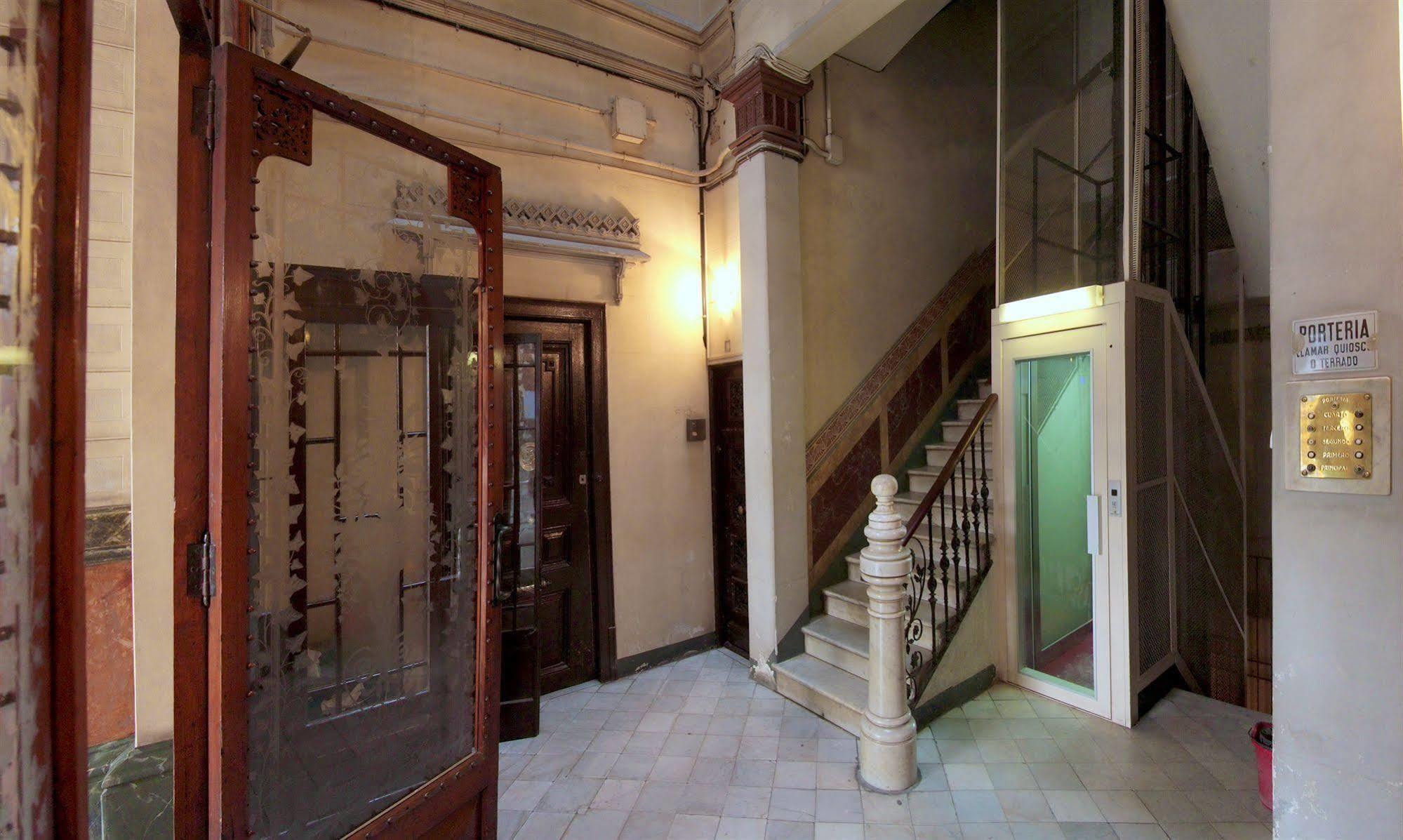 Lenin Hostel Barcelona Eksteriør bilde